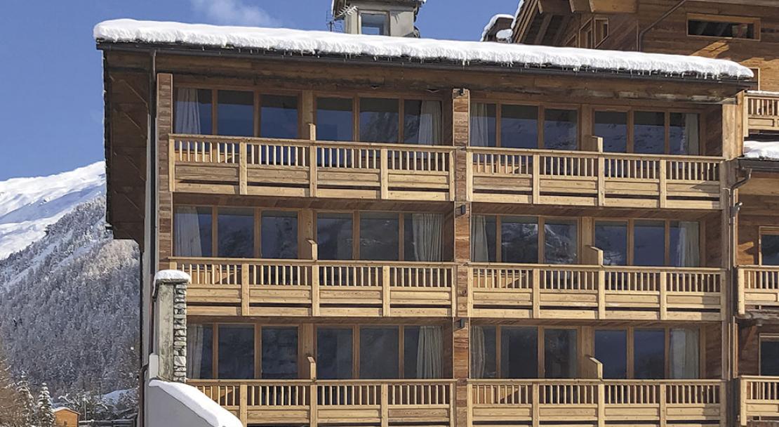 Hotel Ski Lodge outside view