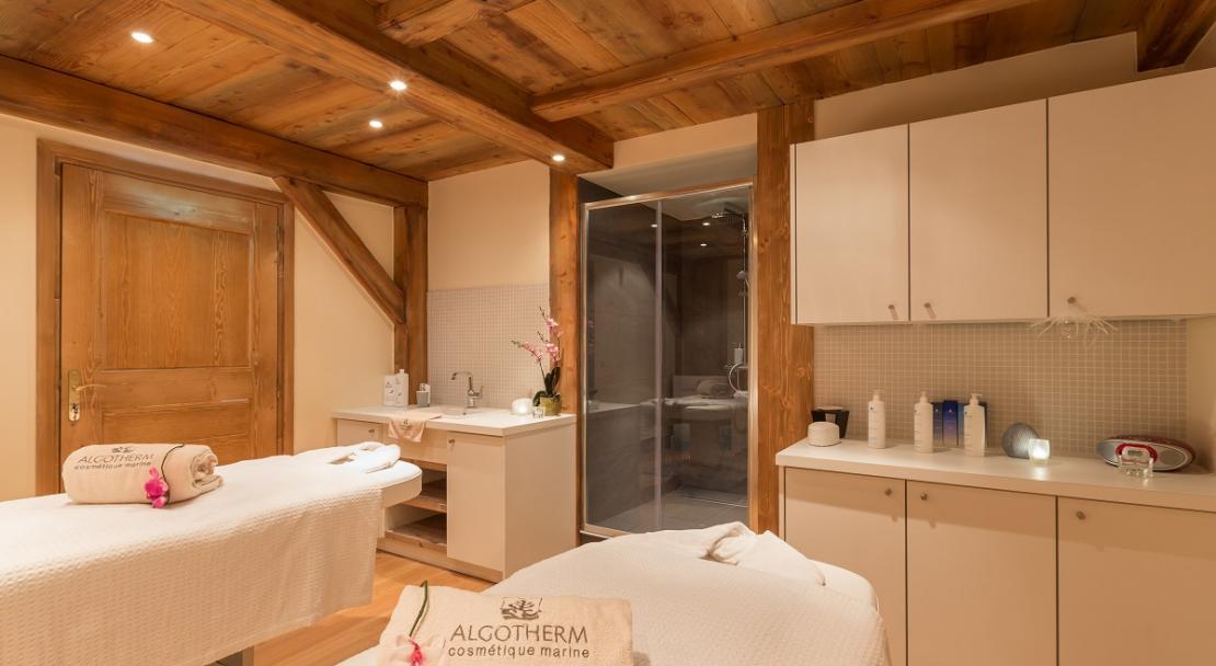 Spa couples treatment massage facial room Les Alpages de Reberty Les Menuires P&V; Copyright: Imagera