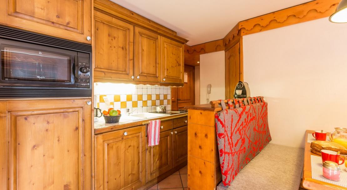 Bright modern wooden apartment kitchen Les Alpages de Reberty Les Menuires; Copyright: Imagera