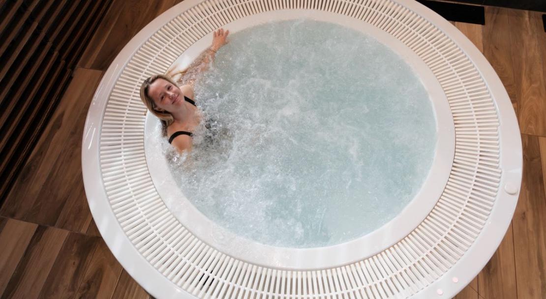 Alpina Hot tub, Alpina Eclectic Hôtel & Spa, Chamonix; Copyright: Best of Mont Blanc