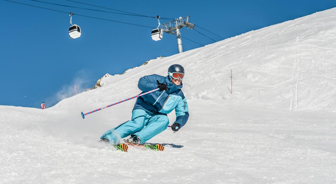 Ski, snow and sun in Alpe d'Huez; Copyright: Propaganda / Alpe d'Huez Tourisme