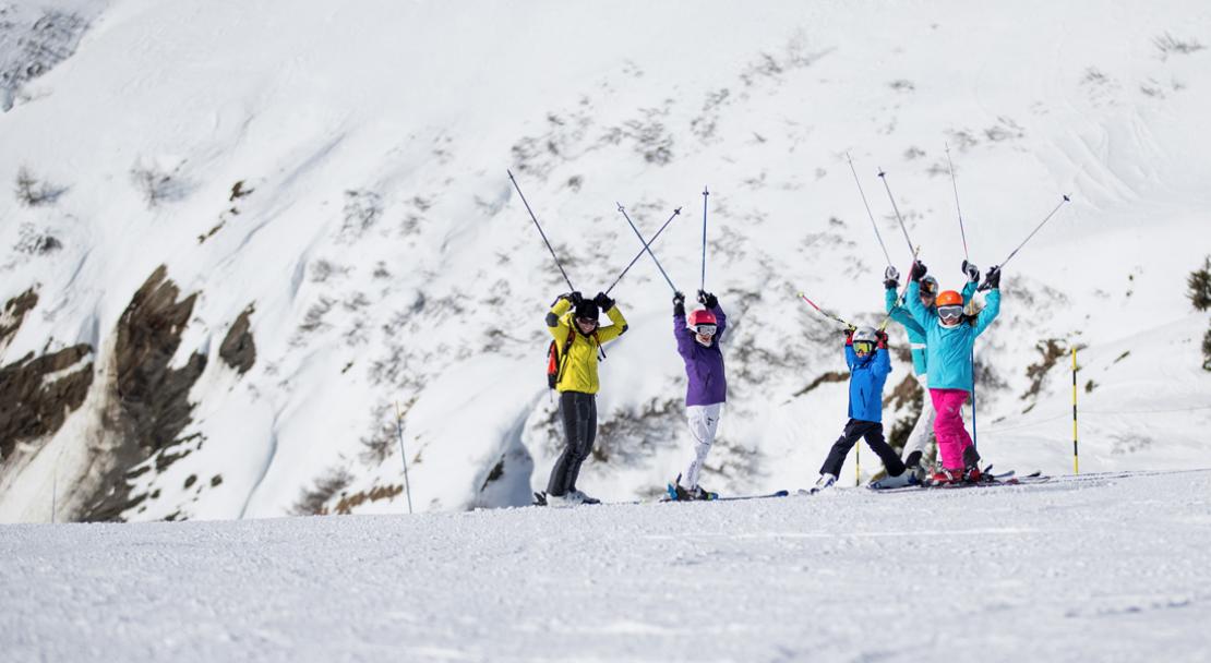 Happy kids skiing in Chamonix; Copyright: Pierre Raphoz Photographie