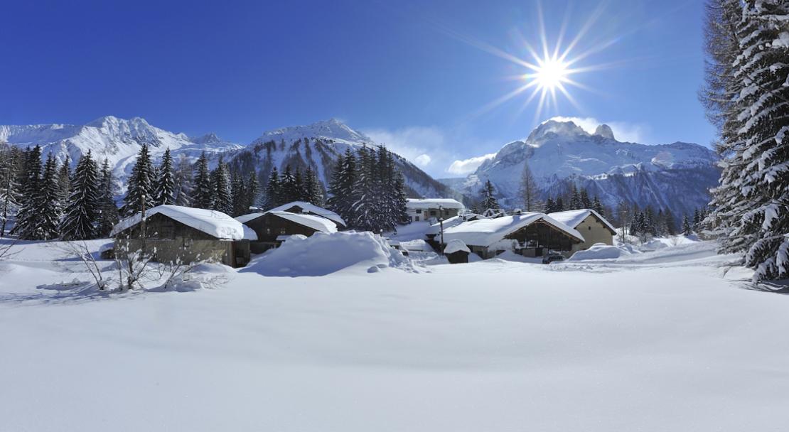 Snowy Chamonix Mont-Blanc Village; Copyright: Gilles Lansard