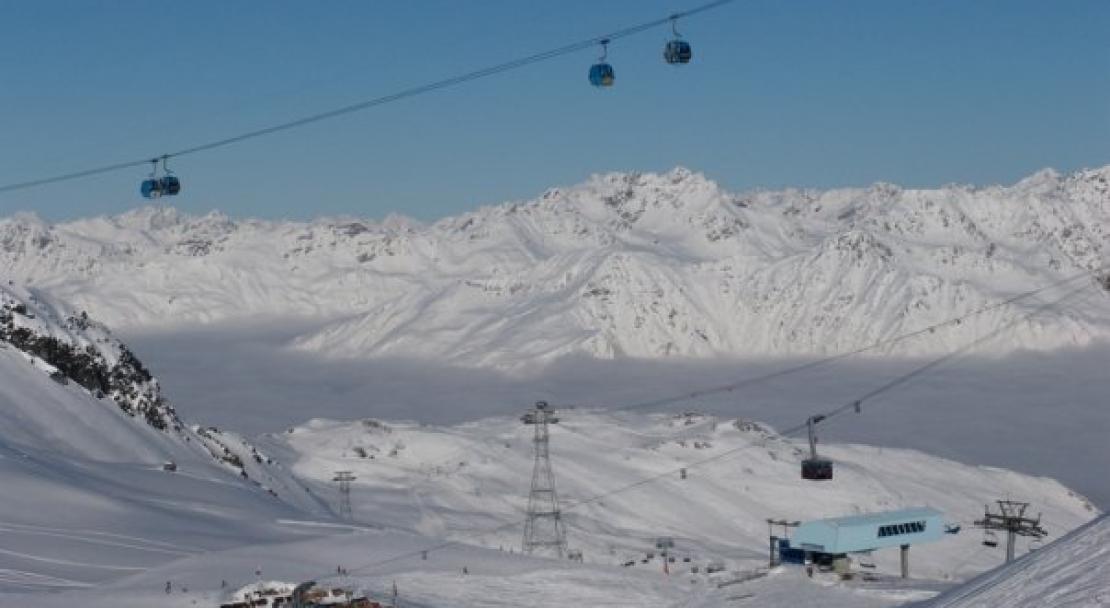 A large ski area, particularly suited to Intermediates and Advanced skiers. 