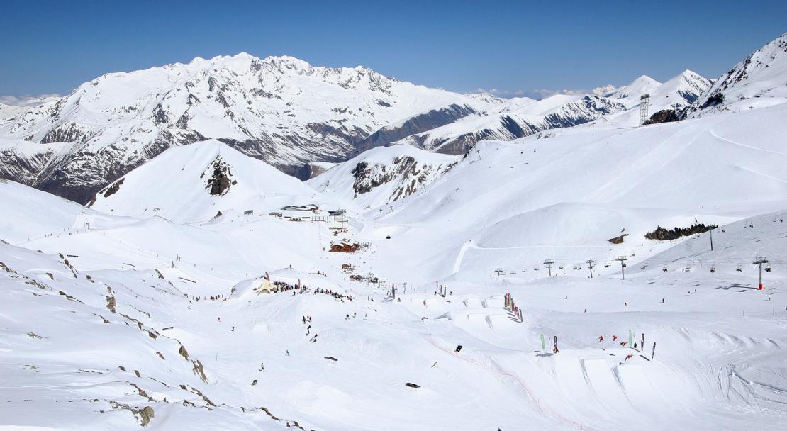 Ski Area Les 2 Alpes, France. 