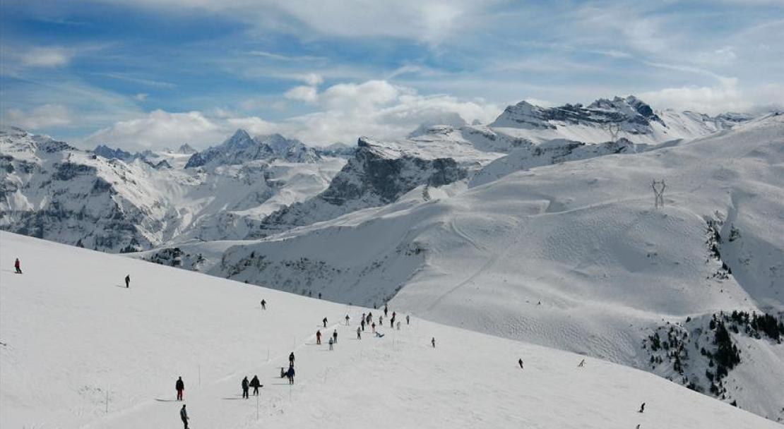 Les Carroz Skiing