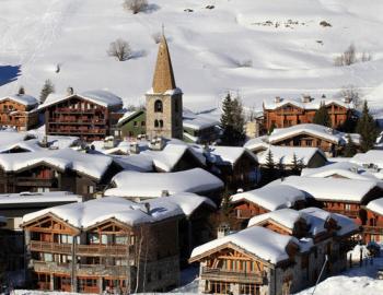 Snowy and sunny Val d'Isere Village; Copyright: Office du Tourisme Val d'Isere
