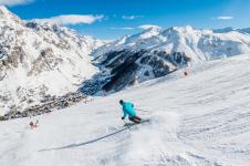 Advance from an intermediate to an expert in Val d’Isère’s ESF ski school; Copyright: ©andyparant.com