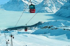 Wengen’s Mannlichen cable car will take intermediates to some enjoyable pisted slopes
