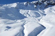 The biggest attraction for snowboarders in Wengen is its free ride terrain