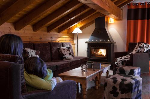 Residence Montana Planton  Beds Fireplace Wooden Alpine; Copyright: Studio Bergoend