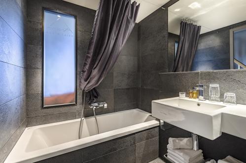 Anova Hotel Montgenevre Bathroom Bathtub Amenities Toiletries