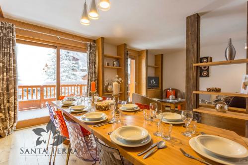 Three bedroom cabin apartment sleeps 9 dining table living room balcony Santa Terra Tignes