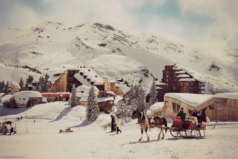 Avoriaz centre with horse and sleigh